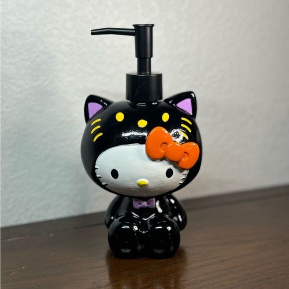Hello Kitty Halloween Soap Dispenser - Picture 2 of 6